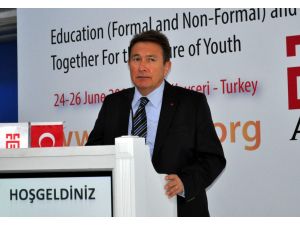 Gençlik İstihdamı Masaya Yatırılıyor