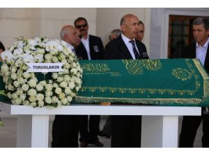 İzzet Özilhan Son Yolculuğuna Uğurlanıyor
