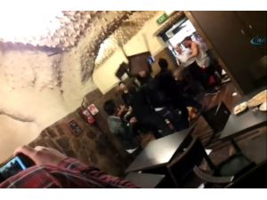 Masa Ve Sandalyeler Havada Uçuştu