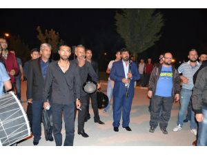 Romanlardan Grevdeki Şişecam İşçilerine Destek