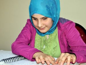 Kuran Aşkı Engel Tanımıyor