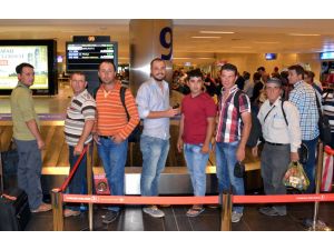 Libyadaki Türk İşçiler, Türkiyeye Dönmeye Başladı