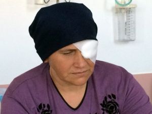 Düğünü İzlerken Gözünden Oldu