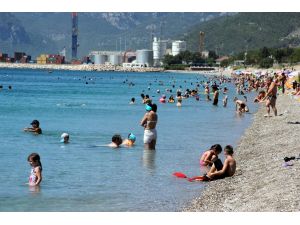 Antalya’da Sıcak Hava Bunalttı