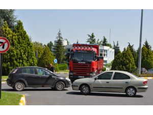 Grevdeki Şişecam İşçileri, Fabrikadaki Tırların Geçişine İzin Vermedi