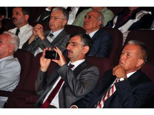 Manisa Valisi Bektaş’ın Sosyal Medya Merakı