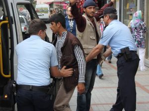 Rize’de Son Günlerde Sayıları Artan Suriyeli Dilenciler Halkı Tedirgin Ediyor