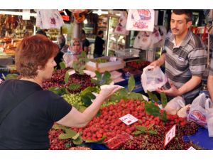 (Özel Haber) Yağmur Ve Dolu Çilek Fiyatlarına Tavan Yaptırdı