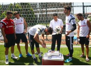 Beşiktaşta Günay Güvençin Doğum Günü Kutlandı