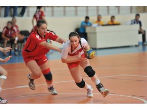 Türkiye Bayanlar Hentbolde Finalde