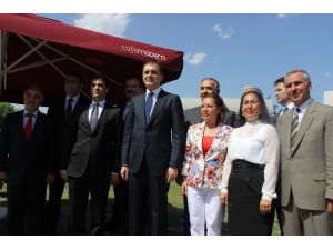 Kültür Bakanı Çelik, Gezici Kütüphane Araçlarını Uğurladı