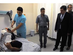 Vali Küçük, Kazada Yaralanan Öğrencileri Ziyaret Etti