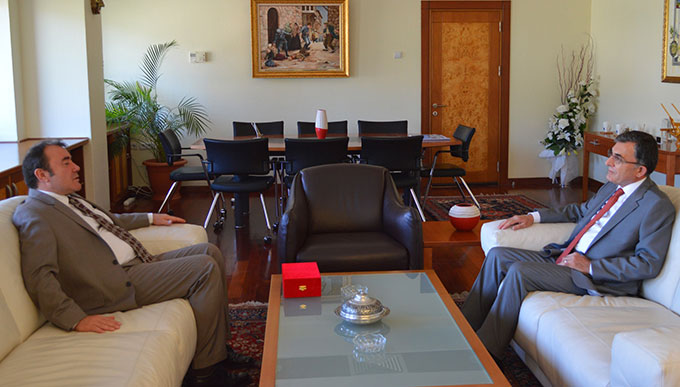 Emniyet Müdürü Adalar’dan Rektör Karaaslan’a Teşekkür Plaketi