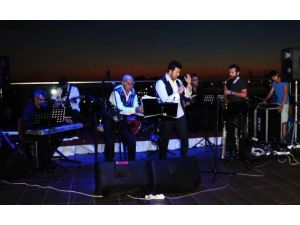Gökhan Temel, Sükut-u Zaman Projesiyle Kuşadasını Salladı