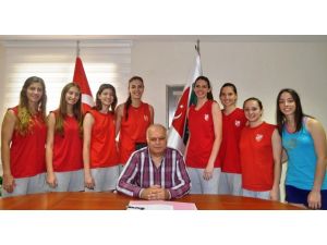 Karşıyaka Voleybol’da İmzalar Atıldı