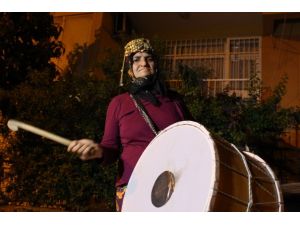 Ramazan Davulcusu Ayşe Teyze Tokmağı Eline Aldı