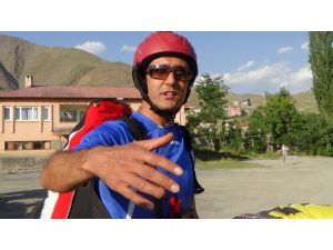 Hakkari’de Yamaç Paraşütü Heyecanı