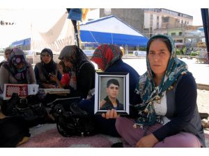 Diyarbakır’daki Aileler Ramazan Ayında Da Oturma Eylemini Sürdürüyor