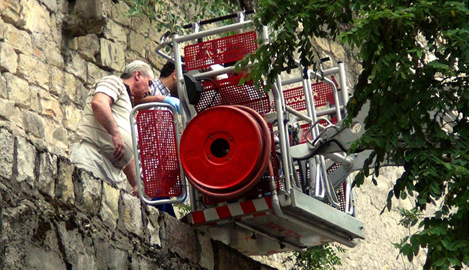 Surdan Atlayarak İntihar Etti