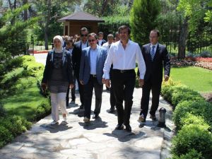 Bakan Zeybekci’den Provokasyon Uyarısı