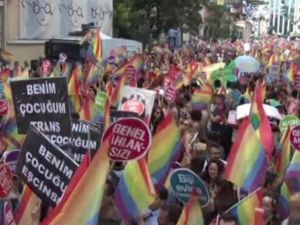 12. ’’Onur’’ Yürüyüşü