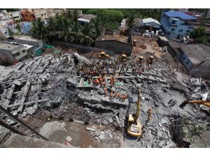 Hindistanda İki Bina Çöktü: 27 Ölü