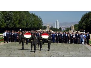 Cumhurbaşkanı Adayı İhsanoğlu, Anıtkabir’i Ziyaret Etti