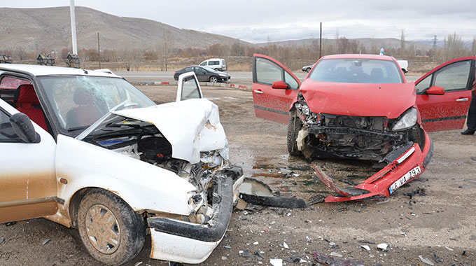 Elbistanda Trafik Kazası (2 Yaralı)