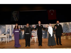 Beylikdüzü’nde ‘Hasan İle Zübeyde’ Tiyatro Gösterisine Büyük İlgi