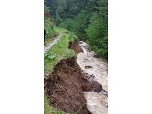 Heyelan Can Aldı : 1 Ölü, 15 Kayıp