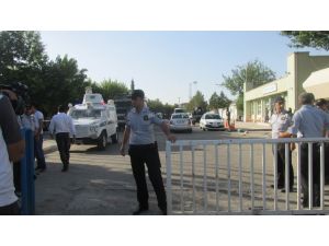 Çiftçiler Dedaş Binasını Kullanılamaz Hale Getirdi