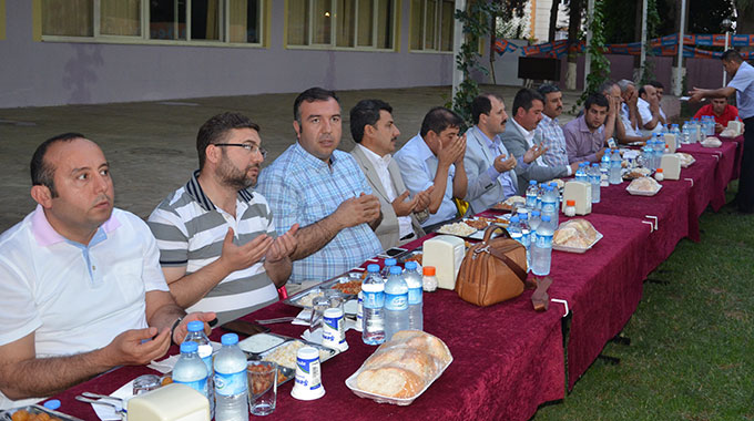 Ak Partililer Türkoğlunda İftarda Buluştu