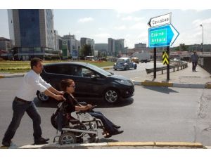 Tekerlekli Sandalyeyle Yollara Düştü