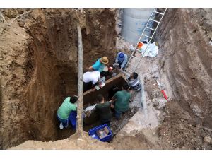Milasta Bulunan Lahit Mezardan Altı İskelet Çıktı