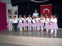 MİNİKLER BÜYÜLEDİ