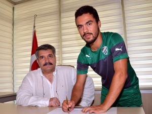 Bursaspor Furkan Soyalp İle 2 Yıllık Sözleşme İmzaladı