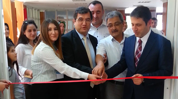 Tezhip Sanatı Sergisini Yanardağ Açtı