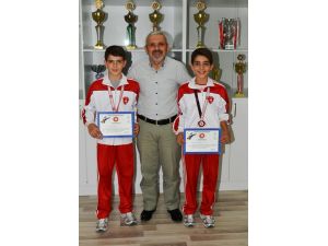 İkizler İki Madalya İle Döndüler