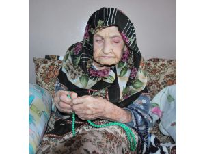 (Özel Haber) 105. Ramazanı Gören Esma Nine Gece Gündüz Dua Edip Ezbere Kur’an Okuyor