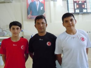 Denizli Büyükşehir Belediyesporda Milli Sevinç