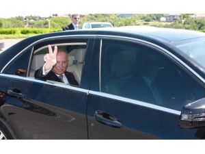 Köşk’ten Zafer İşareti Yaparak Çıktı