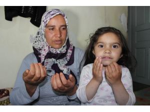 Su Ve Mamayla Beslenebilen Zeynepin Yaşam Mücadelesi