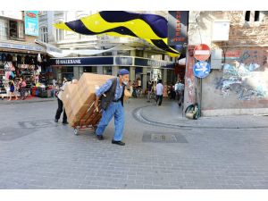 35 Derece Sıcakta, 100 Kilo Yükle Oruç Tutuyorlar