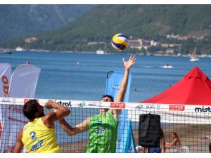 Plaj Voleybolu Turnuvası Marmaris’te Başladı