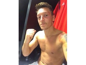 Mesut’tan Zafer Selfiesi