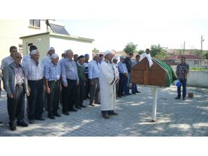 Yüz Nakli Olmasının Ardından Vefat Eden Salih Üslün Toprağa Verildi