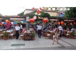 Alman Turistler, Fransa Maçı İçin Televizyon Başına Koştu