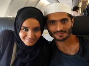 Hamit Eşiyle Umreye Gitti