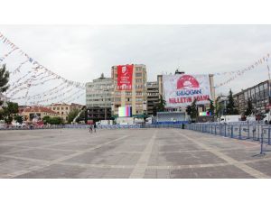 Umut Miting Alanında
