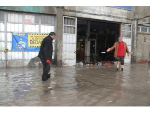 Ardahan’da Sağanak Yağış Yolları Göle Çevirdi